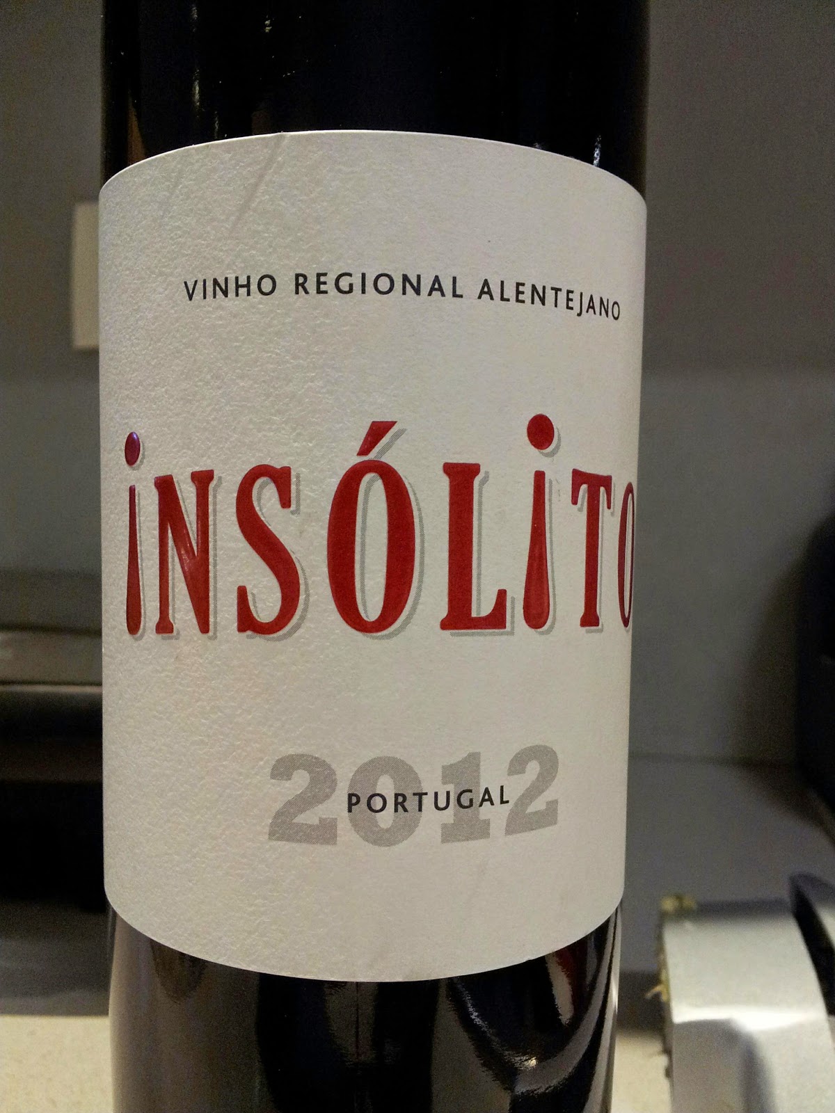 Vinhos, Gins e outras coisas boas...: Insolito 2012 Tinto