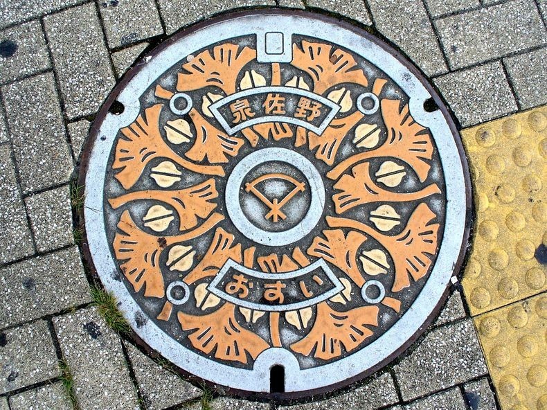 japan-manhole-covers-0