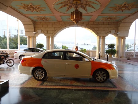 04. Taxi Muscat.JPG