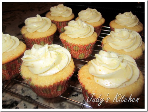 orange cupcakes with or cr ch frosting (3)