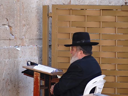  La rugaciune la Zidul Plangerii