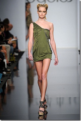 BYBLOS-SPRING-2011-RTW-PODIUM-027_runway