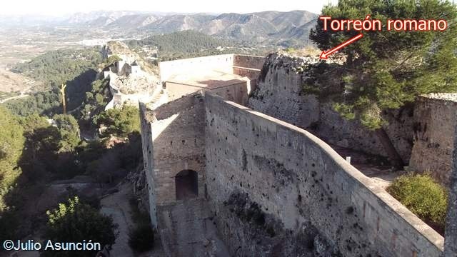 [Castillo-mayor-y-torre-romana---Jtiv%255B2%255D.jpg]