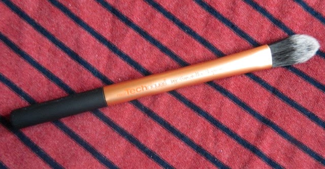 Real Techniques pointed foundation brush review