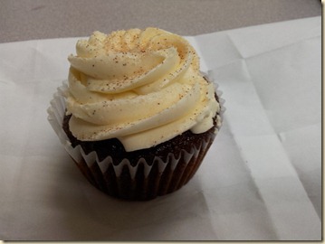 Giner Cupcake w Vanilla Buttercream