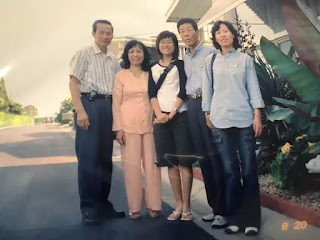 Ông bà Nguyễn Hùng Cường (trái) đón tiếp gia đình Thuyền Trưởng Jeon Je Young tại tư gia, ở Little Saigon năm 2004. Ông bà Nguyễn Hùng Cường (trái) đón tiếp gia đình Thuyền Trưởng Jeon Je Young tại tư gia, ở Little Saigon năm 2004.