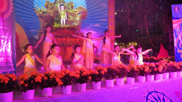  Đêm văn nghệ cúng dường Đại lễ Ph�t đản PL 2557