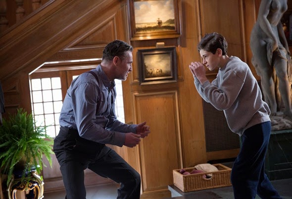 GOTHAM:  Alfred's friend Reggie (guest star David O'Hara, L) helps Bruce (David Mazouz, R) with his fight training in the "Red Hood" episode of GOTHAM airing Monday, Feb. 23 (8:00-9:00 PM ET/PT) on FOX.  ©2015 Fox Broadcasting Co.  Cr:  Jessica Miglio/FOX