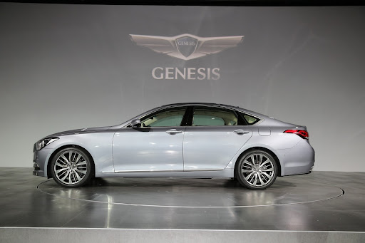 2015-Hyundai-Genesis-02.jpg