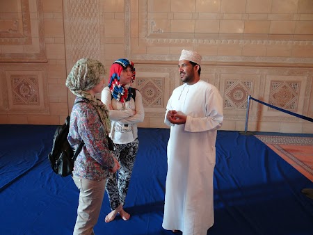 05. Ahmed in moschee.JPG