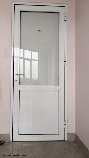 Cửa đi thông phòng nhôm Việt Pháp 450 trên kính dưới pano màu trắng sữa Cửa đi thông phòng nhôm Việt Pháp 450 trên kính dưới pano màu trắng sữa