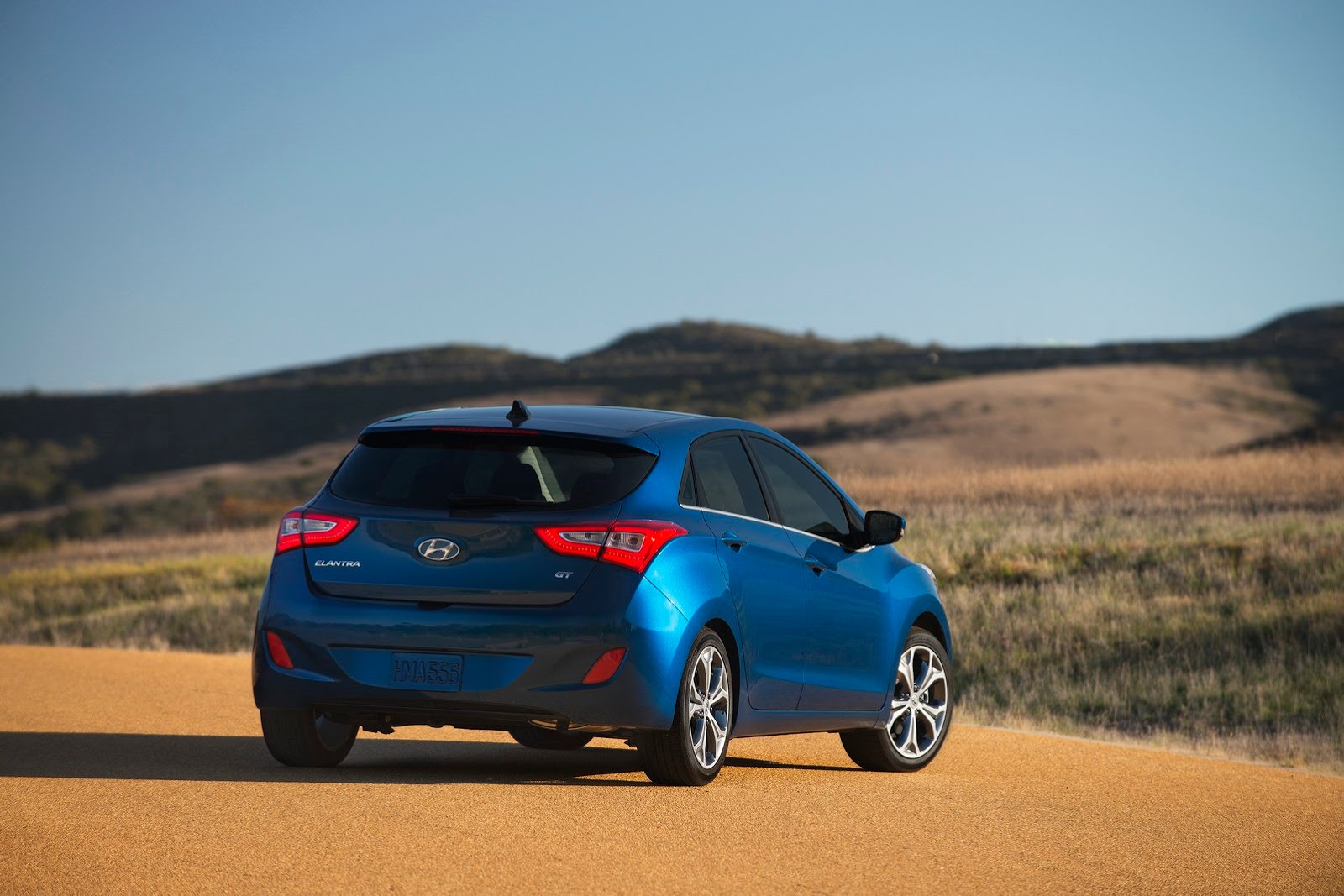 [2014-Hyundai-Elantra-GT-E_06%255B2%255D.jpg]
