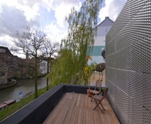 Terraza-piso-madera-fachada-de-aluminio Terraza-piso-madera-fachada-de-aluminio