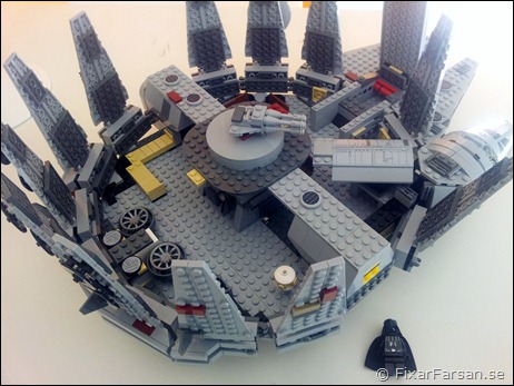 Färdigbyggd-Öppen-Millenium-Falcon-Lego-7965.jpg