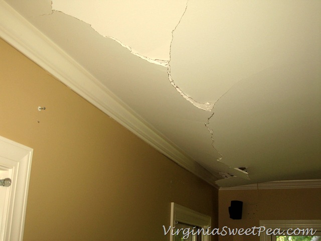 [Family%2520Room%2520Ceiling%2520Damage%255B7%255D.jpg]
