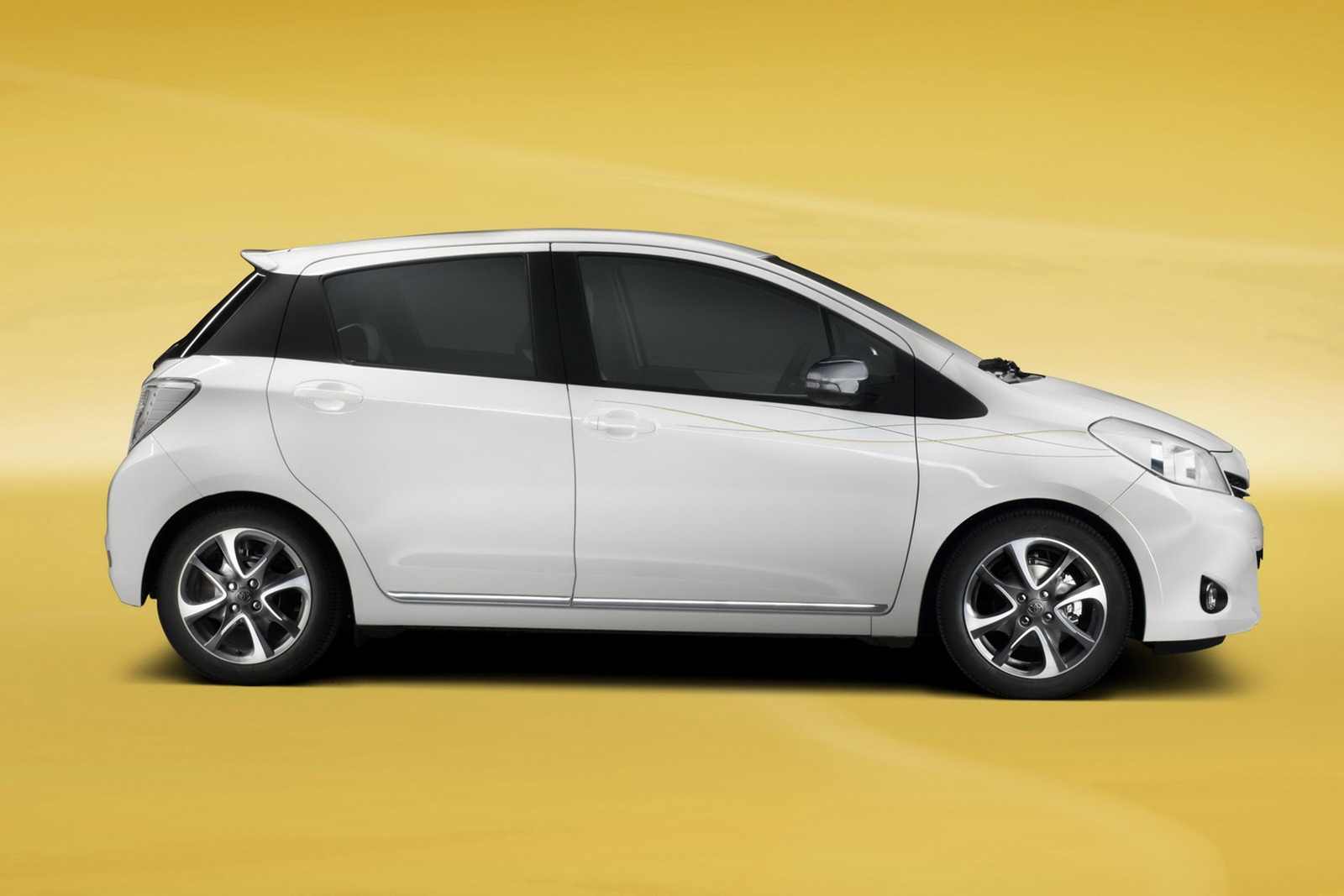 [2013-Toyota-Yaris-Trend-3%255B2%255D.jpg]