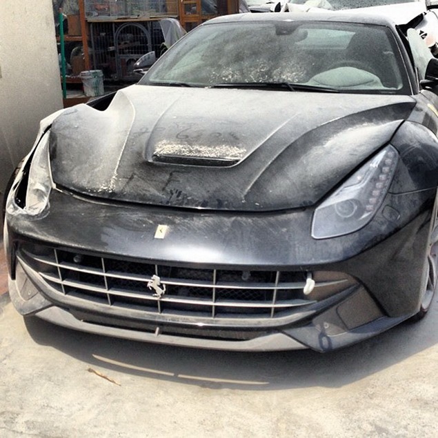 Ferrari-F12Berlinetta-Crash-Dubai-1