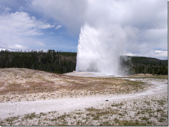 800px-Old_Faithful_Geyser_Yellowstone_National_Park
