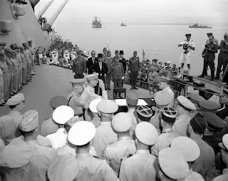Tướng Umezu, Tổng Tham mưu trưởng quân đội Nhật ký văn kiện đầu hàng quân Đồng Minh vô điều kiện trên chiến hạm USS Missouri, ngày 02-09-1945.