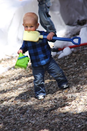 ryan eating snow on shovel (1 of 1)