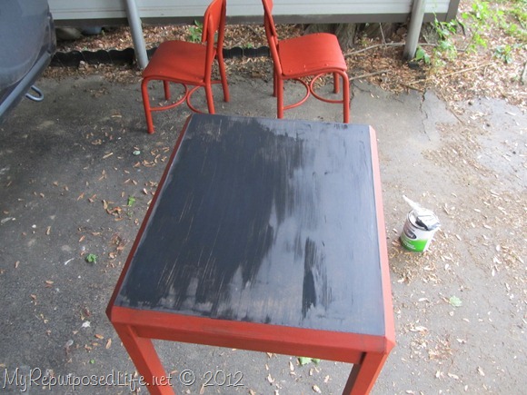kids-chalkboard-table
