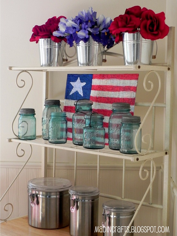 [red-white-and-blue-decor5.jpg]