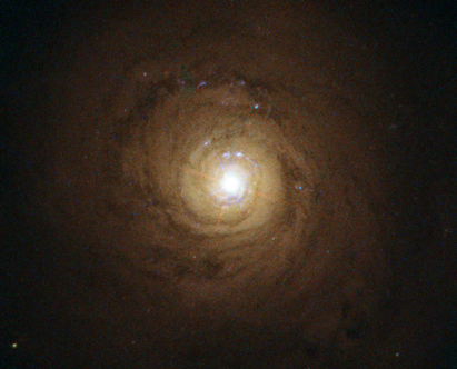 buraco negro supermassivo no núcleo da galáxia NGC 5548