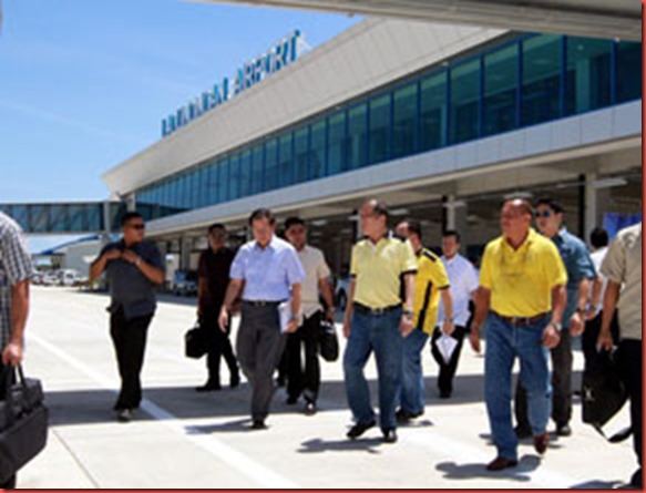 President Benigno S. Aquino III inspects the Laguindingan Airport Development Project (LADP) in Laguindingan, during his visit to Misamis Oriental on Tuesday (February 26, 2013). The Php7.9 billion project aims to establish an international-standard airport to replace Lumbia Airport in Cagayan de Oro and Balo-I Airport in Iligan. The airport has a projected passenger capacity of 1.6 million for the year 2020. Once operational, the airport is seen to boost economic activities not only in Misamis Oriental but also the neighboring areas of Iligan and Lanao del Norte. (Photo by:Rolando Mailo/ Malacañang Photo Bureau).