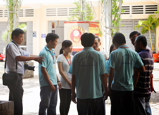 Hội ý các tình nguyện viên