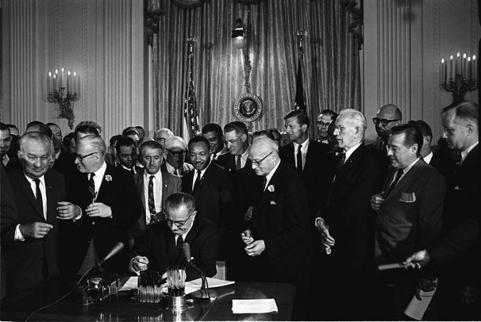 [800px-Lyndon_Johnson_signing_Civil_Rights_Act%252C_July_2%252C_1964%255B4%255D.jpg]