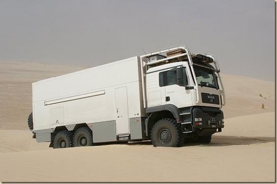 Traverser le désert en camion UNICAT TGA 6 × 6 (27)