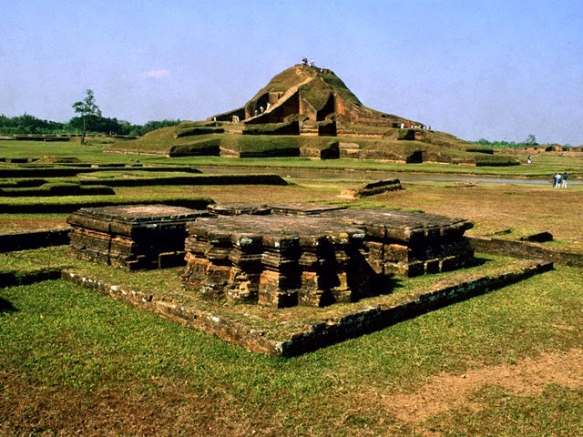 [ruins_of_the_buddhist_vihara_at_paharpur__bangladesh__5_%255B3%255D.jpg]