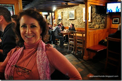 Killarney. Carmen en un pub - DSC_0176