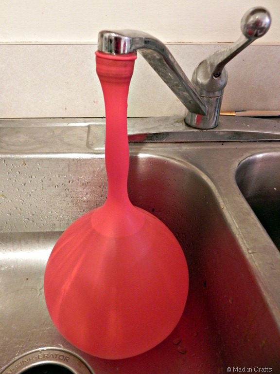 [fill-balloon-with-water4.jpg]