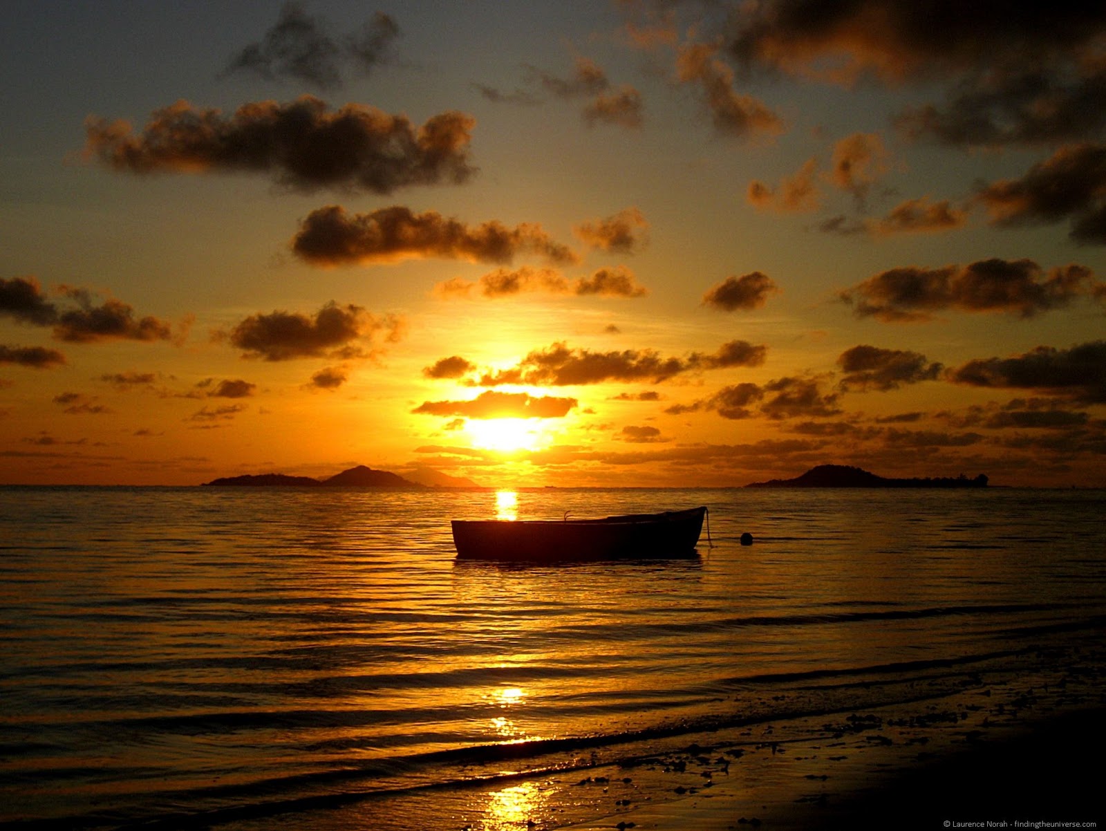 [Seychelles-boat-sunset2.jpg]