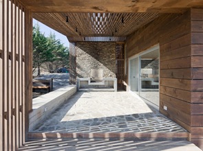 Arquitectura casa de madera arquitectura casa de playa hecha de madera y piedra laja
