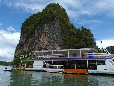 Atractii Thailanda: barca statie canoe