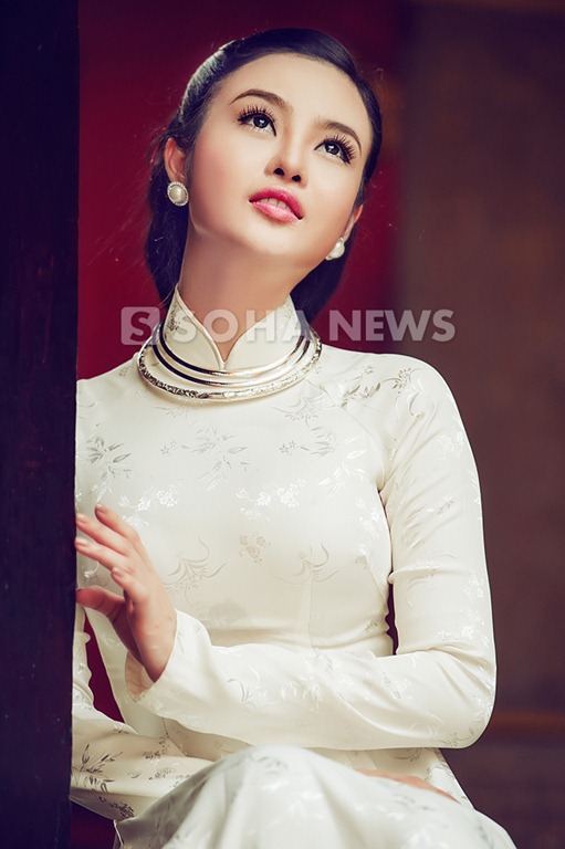 [julia-ho-dam-tham-ao-dai-xua%2520%25288%2529%255B5%255D.jpg]