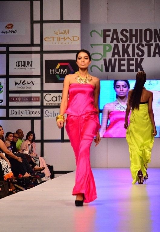 [Fashion%2520Pakistan%2520Week%2520%25282012%2529%2520Pictures11%255B4%255D.jpg]