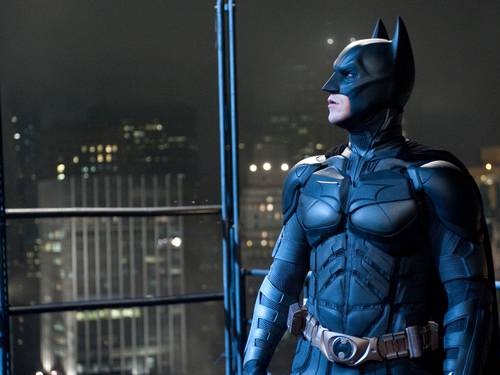 [Batman%2520fica%2520no%2520topo%2520das%2520bilheterias%252C%2520mas%2520vendas%2520caem%252060%2525%255B2%255D.jpg]