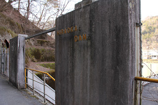 Vue de l'entrée de Tenma depuis la rive droite.