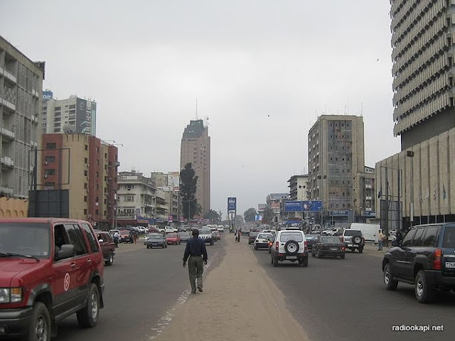Boulevard du 30 juin à Kinshasa, décembre 2010.