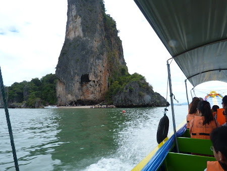 Imagini Thailanda: ne apropiem de insula James Bond