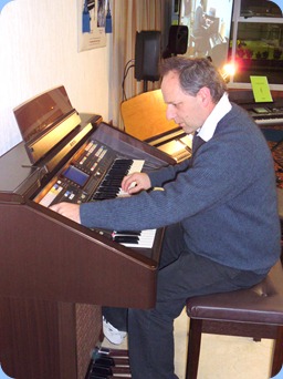 Doug Farr winding the Technics GA3 organ up