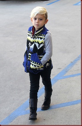 Kingston Rossdale Gwen Stefani Takes Son Shopping HSSkOJSxXDYl