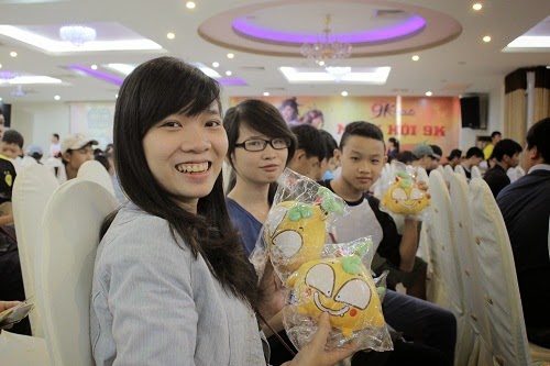 Cu hanh bong den tay game thu.JPG