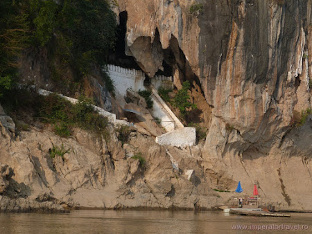 Atractii Laos: Pak Ou cave