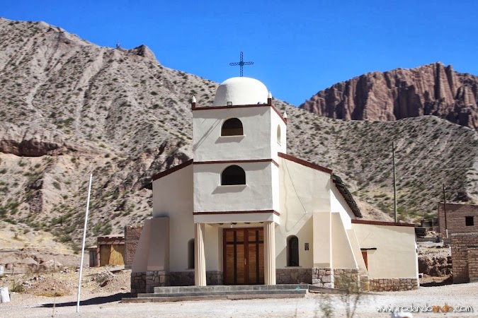 Iglesia de adobe volcanatilcara16.jpg