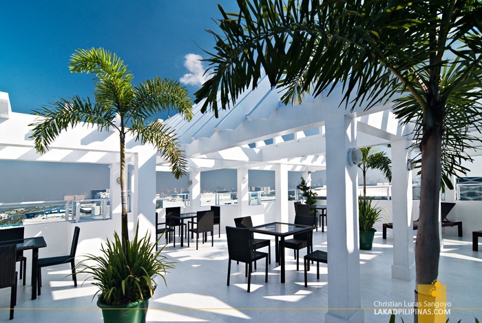 The Greece-Inspired Roof Deck of Microtel MOA