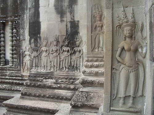 [angkor-wat-temple-cloister-apsaras1%255B2%255D.jpg]